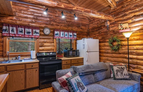 Adams Cabin | Private Log Cabin in 10 Acre Forest