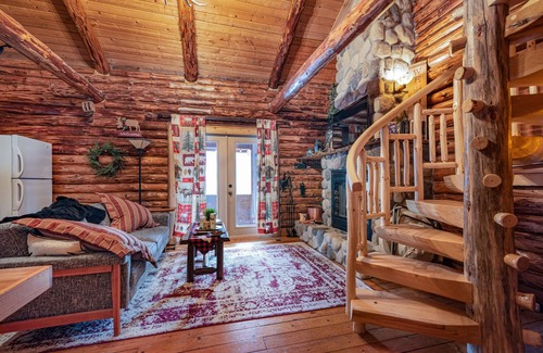 Adams Cabin | Private Log Cabin in 10 Acre Forest