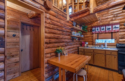 Adams Cabin | Private Log Cabin in 10 Acre Forest