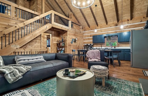 Dial Cabin | Private Log Cabin Near Aska Adventure Area!