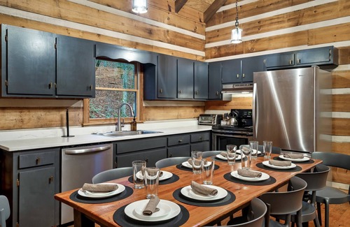 Dial Cabin | Private Log Cabin Near Aska Adventure Area!