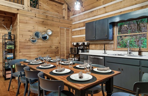 Dial Cabin | Private Log Cabin Near Aska Adventure Area!