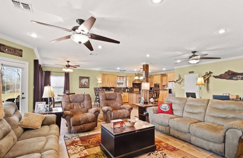Negreet House | Private Lower-Level Rental ONLY on Lanan Bay-Boathouse Great Fishing!