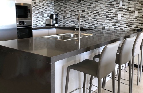 Aruba Condo | Private Luxury 2 bedroom condo Ocean view, King Bed, 2 queen beds, free wifi