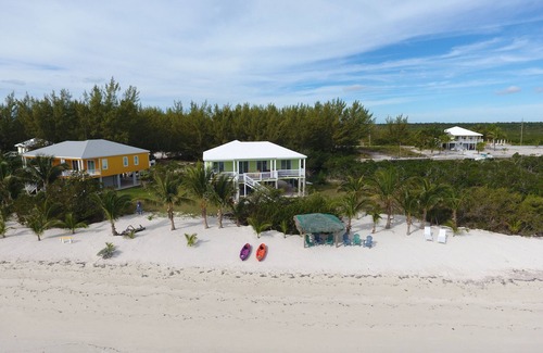 Cherokee House | PRIVATE LUXURY Beachfront Home, Beach Cabana, Kayaks, Paddle Board