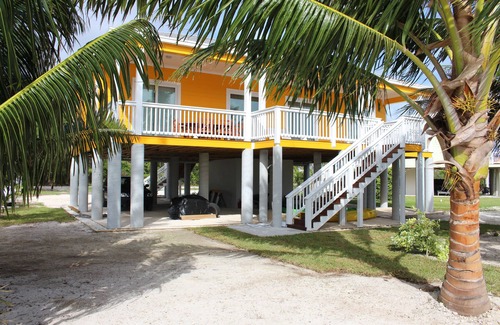 Cherokee House | PRIVATE LUXURY, Beachfront Home, Hot Tub, Kayaks, Paddle Board, Cabana