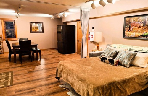 Hood Cabin | Private Luxury Cabin, Stunning Mountain Views & Hot Tub by Shenandoah