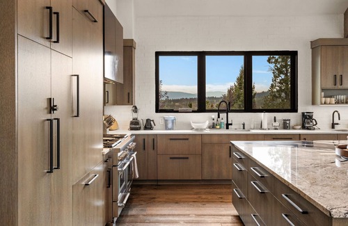 Skywood Preserve House | Private Luxury Escape | Deck, Hot Tub + Views!