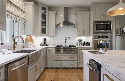 Woodhaven House | PRIVATE LUXURY HOME! 4mi to Downtown |4 Bedrm | 3 Bath | Sleeps 8