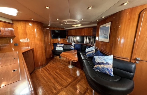 Zona Hotelera Boat Rental | Private Luxury Yacht Sunseeker 60ft UP TO 20 pax Price x 4 Hours