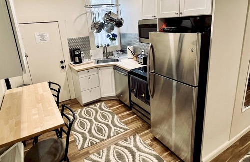 Glenwood Springs Apartment | Private, Main Street, Walking Distance, Heart of Downtown