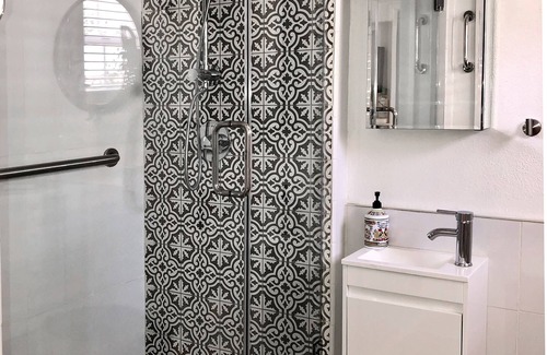 The Strand House | Private Manhattan Beach Guest House 5 blocks to the sand!