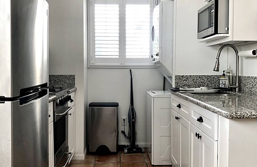 The Strand House | Private Manhattan Beach Guest House 5 blocks to the sand!