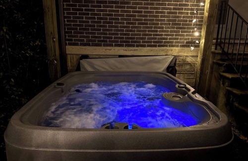 Redstar House | Private Manor with Hot Tub on 6 Acres near New River Gorge