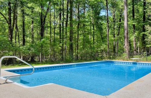 Evans House | Private Master's Rental on 3 acres w/pool