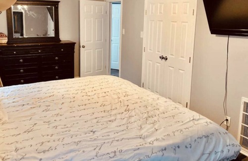 OST - South Union House | Private - Midtown Escape - 5 Car Gated Parking