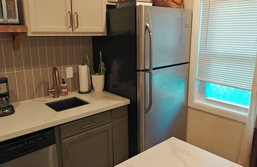Payne - Phalen House | Private Modern 1 Bedroom Main Suite City Home