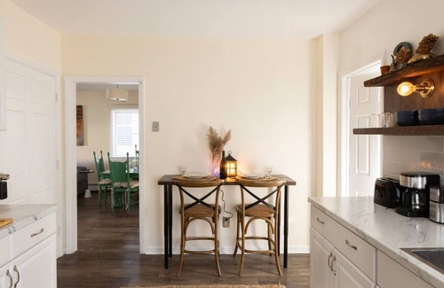 Killara Apartment | Private Modern 1st Flr 3 Bed Apt Close to Downtown