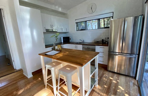 Boomerang Beach Apartment | Private, modern self-contained studio in Elizabeth Beach