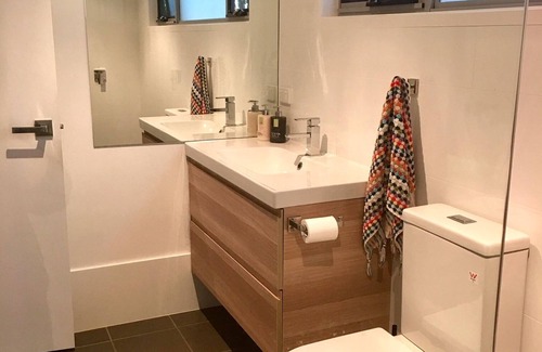 Boomerang Beach Apartment | Private, modern self-contained studio in Elizabeth Beach