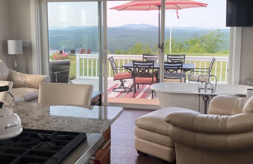 Wakefield House | Private Modern Mountain Getaway with 360 views of lakes and mountains
