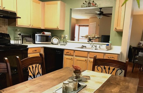 San Antonio House | ⭐️ Private Modern-Rustic home with green belt view. Military Discount Available!