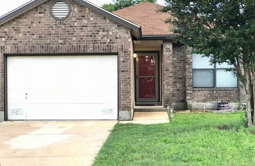 San Antonio House | ⭐️ Private Modern-Rustic home with green belt view. Military Discount Available!