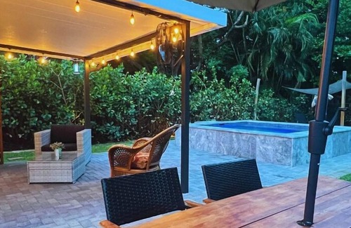 South Middle River House | Private + Modern + Heated Pool + BBQ Parking Near Wilton Manor Drives & Las Olas