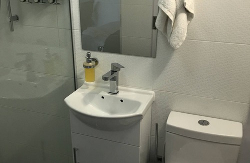 Midway Point House | Private motel style room with code entry, 10 mins from Hobart Airport Australia.
