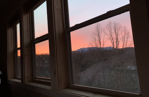 Gatlinburg - Pigeon Forge Cabin | Private Mountain Top, Quiet Family Cabin -Awesome Location!