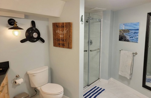 Cordova Bay House | Private nature retreat, pet friendly and excellent location!