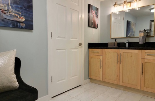 Cordova Bay House | Private nature retreat, pet friendly and excellent location!
