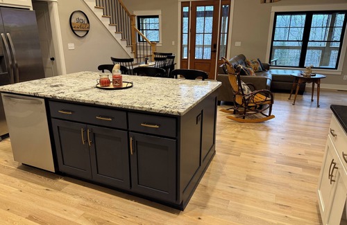Clarkson House | Private New 6-BR Nolin Lake Retreat with Fire Pit and Commercial Ice Maker