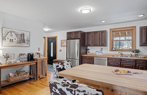 West Bridgewater House | Private, new home near Skyeship gondola with four fireplaces, washer/dryer, WiFi