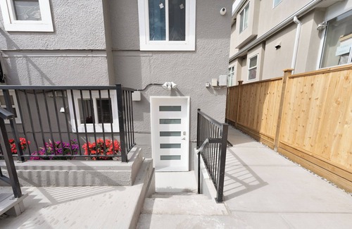 Marpole House | Private newly renovated 1 bed 2 baths suite in central location