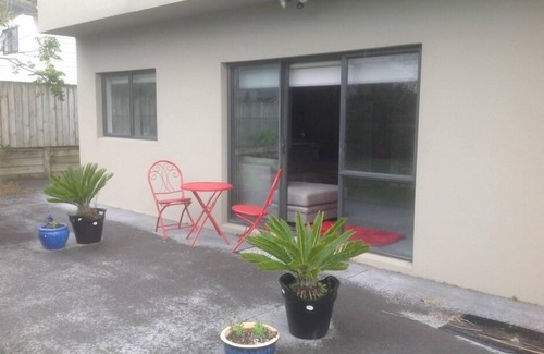 Oakura Apartment | Private 1-bedroom open plan unit, 2-minute walk to the beach