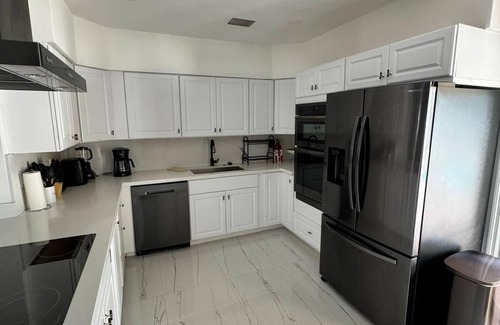 Edgewood House | Private Oasis-5-bedroom, 3 bathroom house with big Pool,12 beds, Sleeps 16+