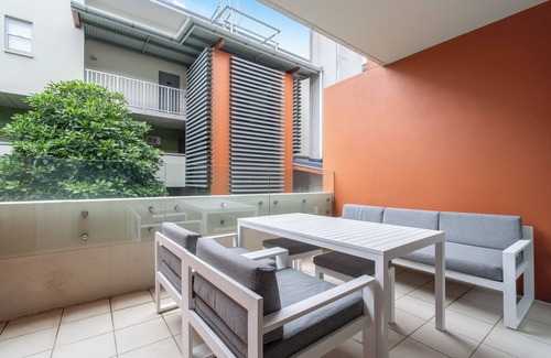 New Farm Apartment | Private Oasis! 3Bed/2Bath/1Car ~ 5mins to CBD