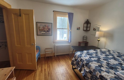 Springhill Apartment | Private Oasis in a shared apartment: Cozy Room for you
