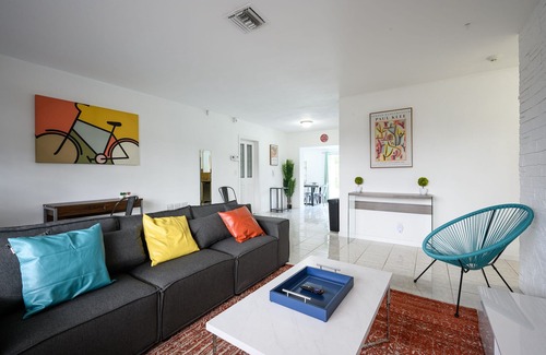 West Hollywood House | Private Oasis in Hollywood 3 bedrooms with Pool