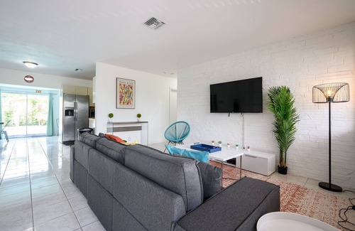 West Hollywood House | Private Oasis in Hollywood 3 bedrooms with Pool