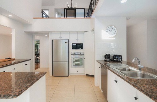 Port Macquarie House | Private Oasis - Lighthouse Beach