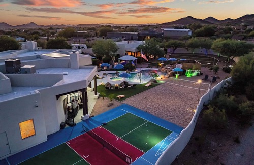 Desert View House | Private Oasis, Pickleball, Sand Volleyball, Sleeps 24