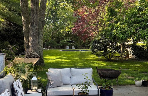 Springs House | Private Oasis. Walk to Waterfront Dining. Large Garden & Pool. Dog-Friendly