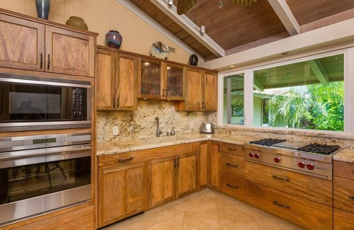 Halama Street House | Private Oceanfront w pool, hot tub, sunsets and Turtles