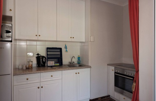 Eastcliff House | Private one bedroom self catering apartment in quiet centrally located street