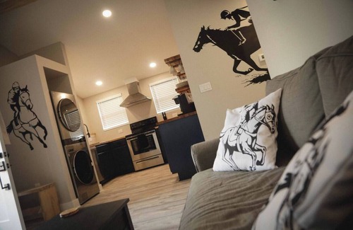 Charles Town House | Private outdoor Spa! Close to Casino, Cozy Pool & Hot Tub Retreat by Casino