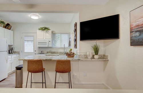 Las Vegas Apartment | Private Parking and Patio.Longer Stays Available