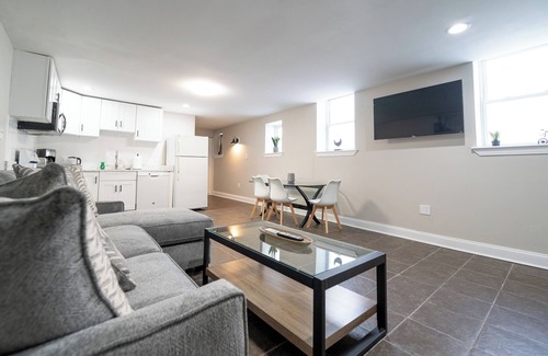 Fairmount Apartment | Private Parking+Prime Location-Amazing Apartment