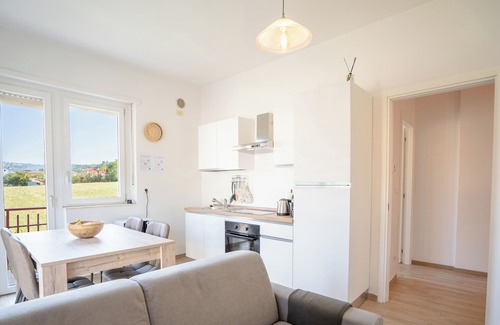 Alba Apartment | [Private Parking] with Hill View
